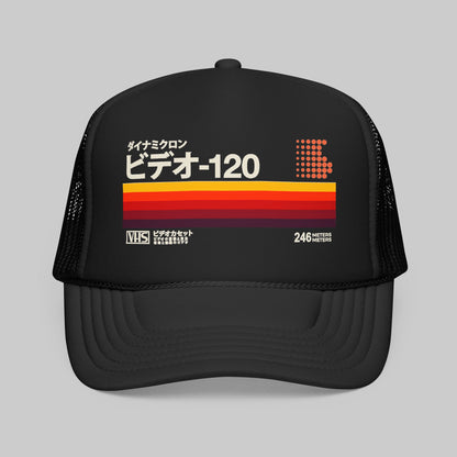Retro VHS Trucker Hat — ビデオ-120 Vintage Stripe Foam Trucker