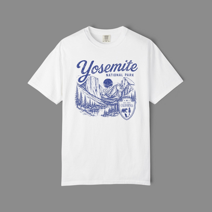 KILLER RETRO white garment-dyed cotton t-shirt featuring a blue vintage Yosemite National Park graphic print