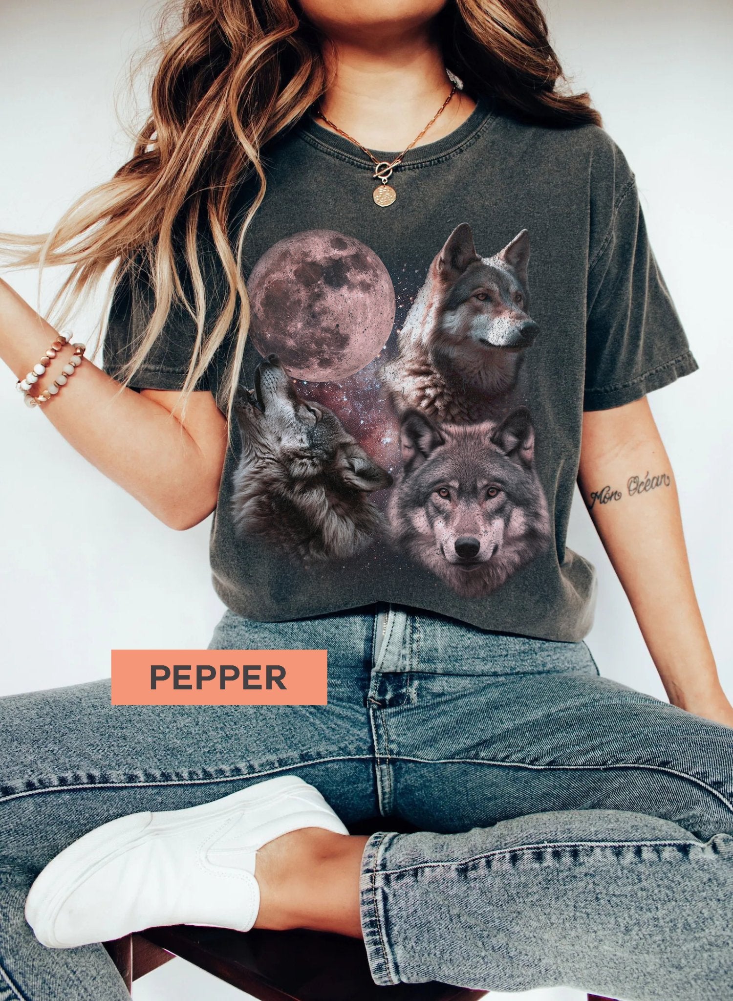 Retro Wolves and The Moon Vintage Graphic Tee. - KILLER RETRO